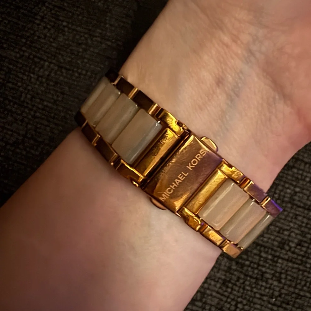 Michael Kors Rose Gold Parker Chronograph Watch – Elegant & Sparkly! - Picture 4 of 6